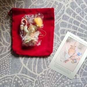 1997 Heirloom Ornaments from Ashton Drake HOLLY DAY ANGELS